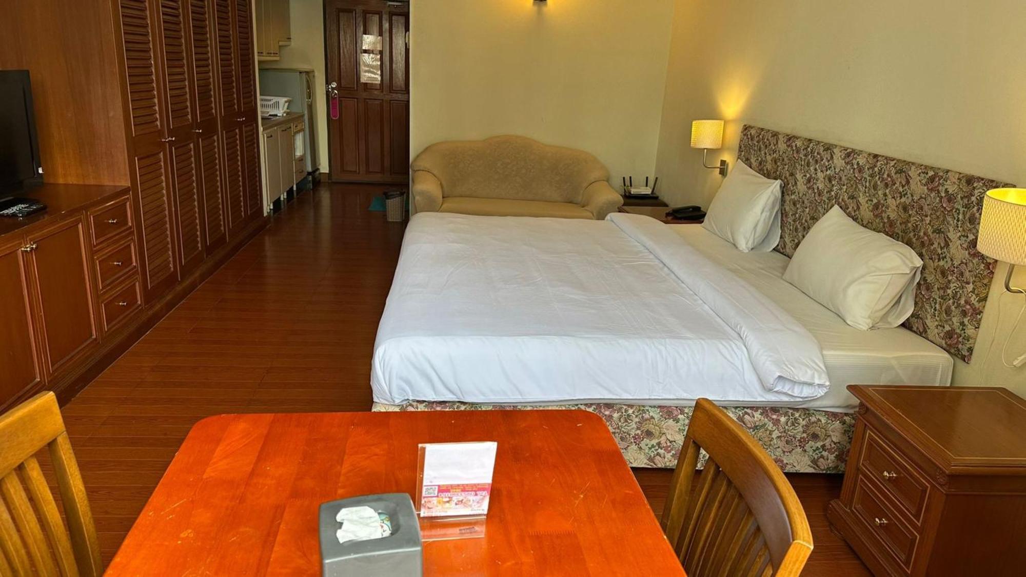 Omni Tower Sukhumvit Soi 4 Direct Lejlighed Bangkok Eksteriør billede