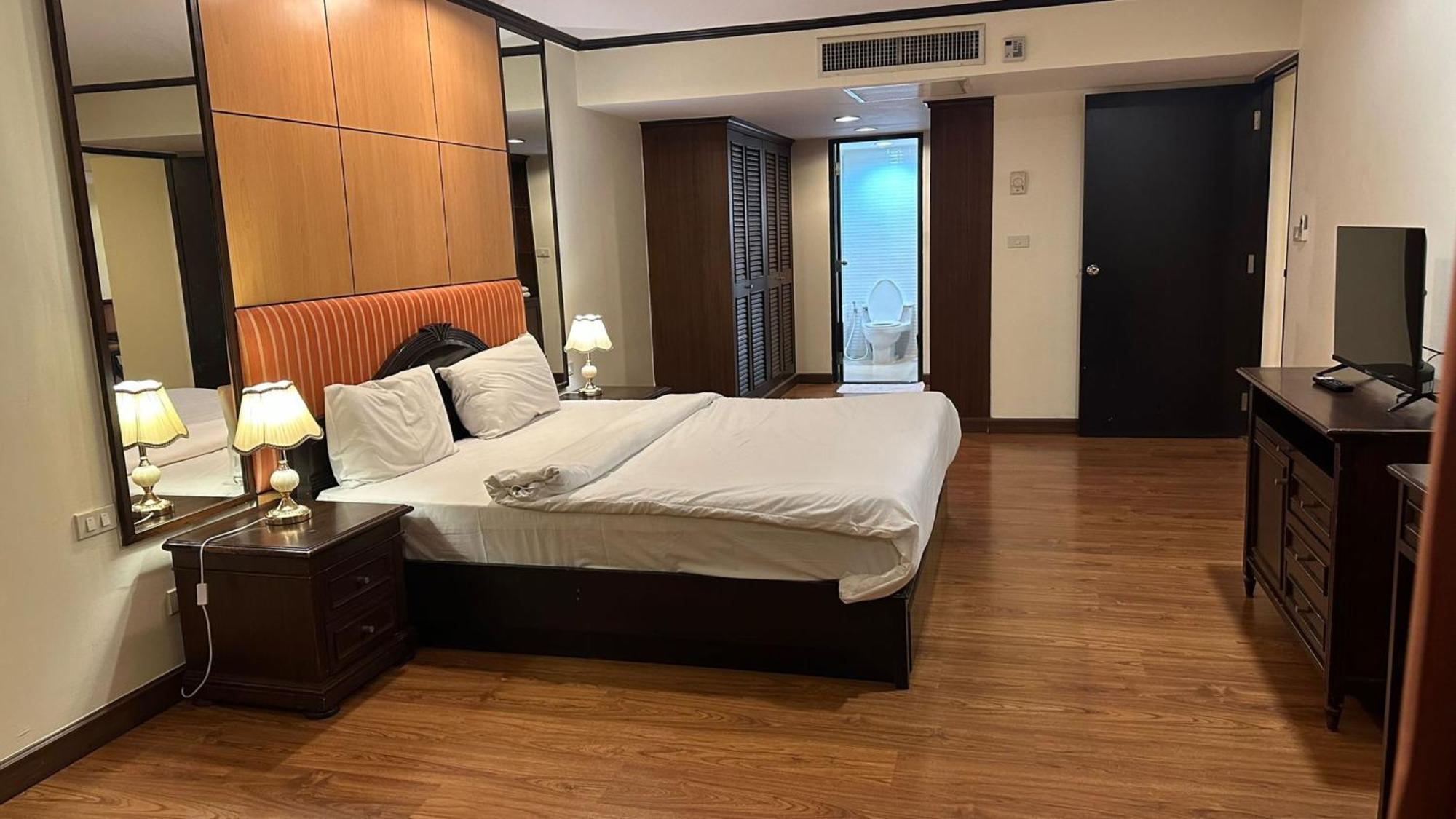 Omni Tower Sukhumvit Soi 4 Direct Lejlighed Bangkok Eksteriør billede