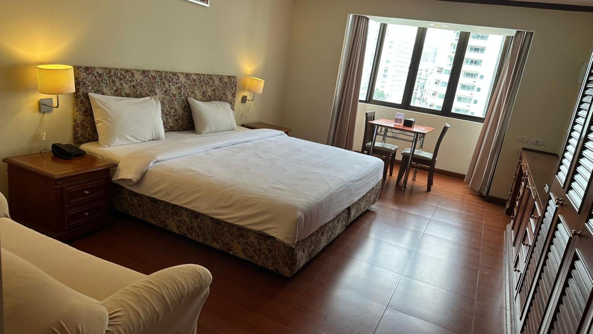 Omni Tower Sukhumvit Soi 4 Direct Lejlighed Bangkok Eksteriør billede