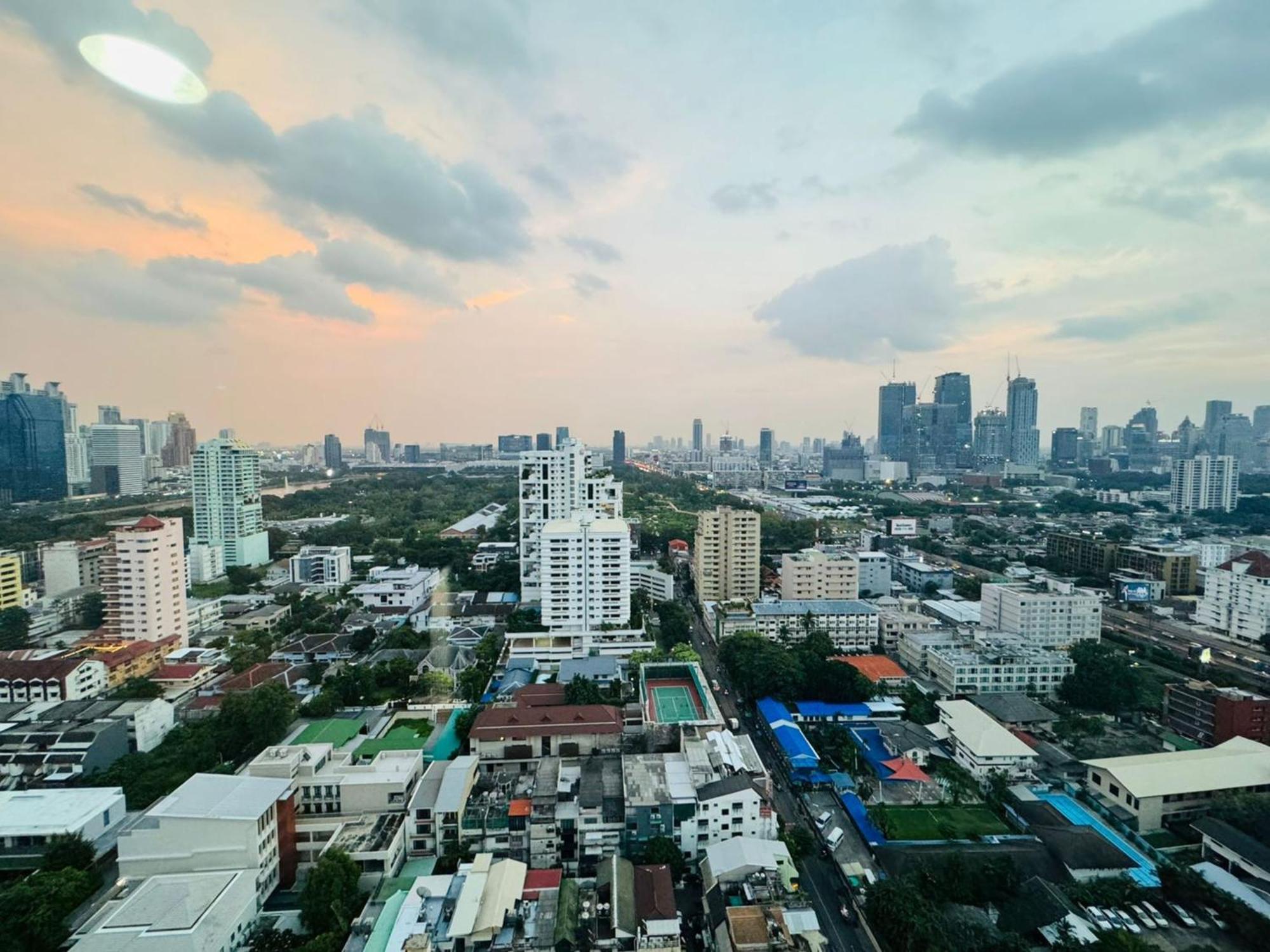 Omni Tower Sukhumvit Soi 4 Direct Lejlighed Bangkok Eksteriør billede