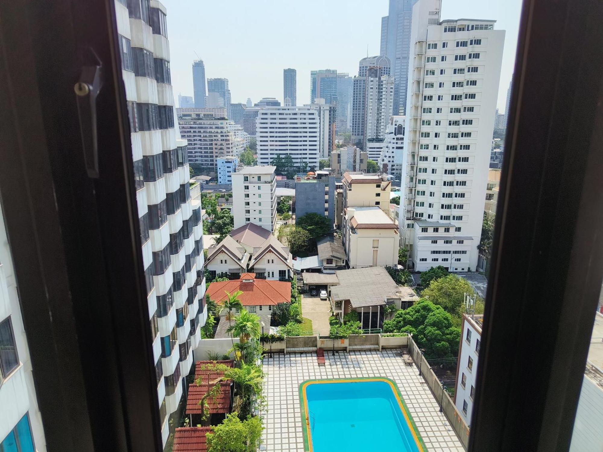 Omni Tower Sukhumvit Soi 4 Direct Lejlighed Bangkok Eksteriør billede