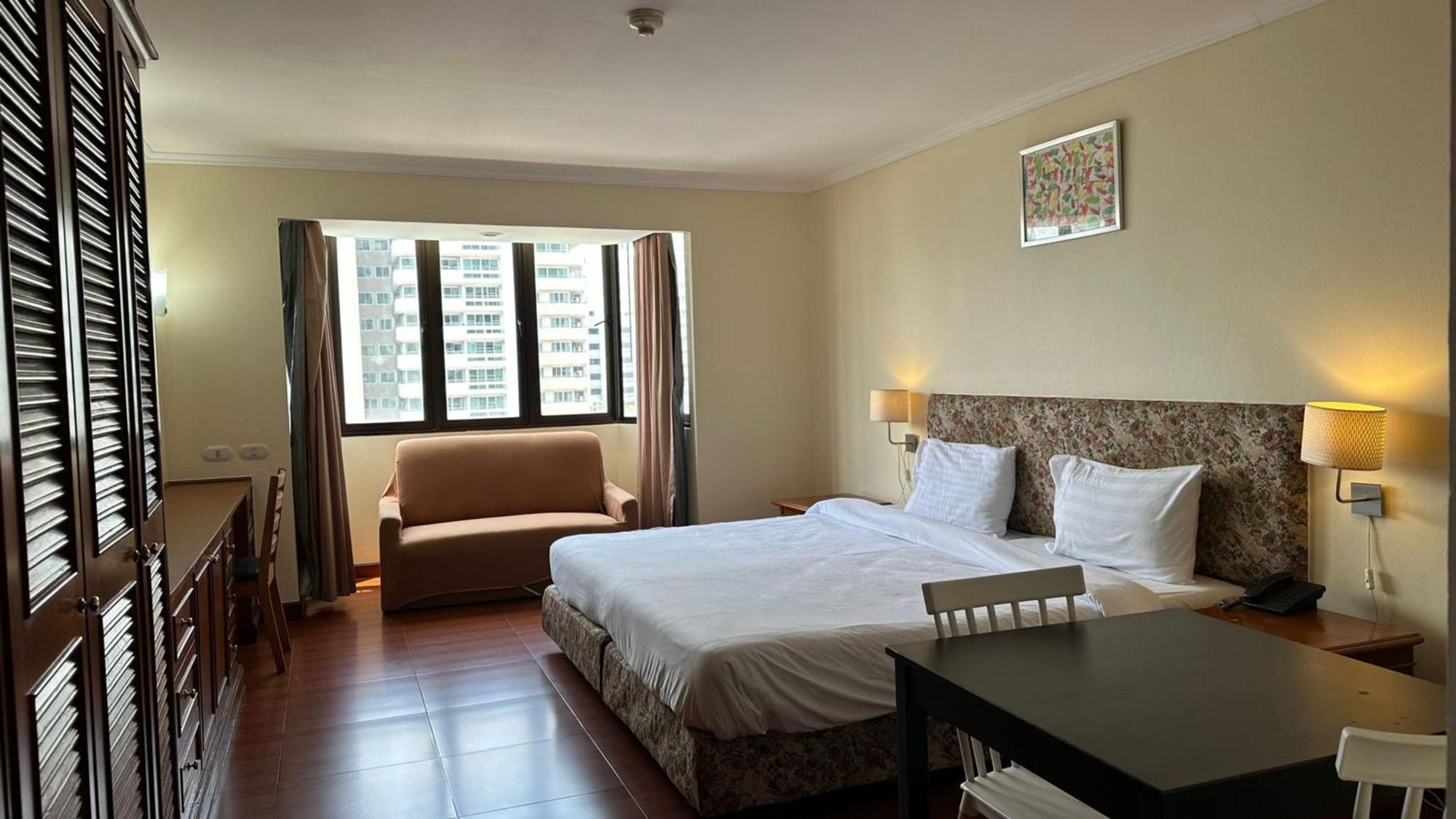 Omni Tower Sukhumvit Soi 4 Direct Lejlighed Bangkok Eksteriør billede
