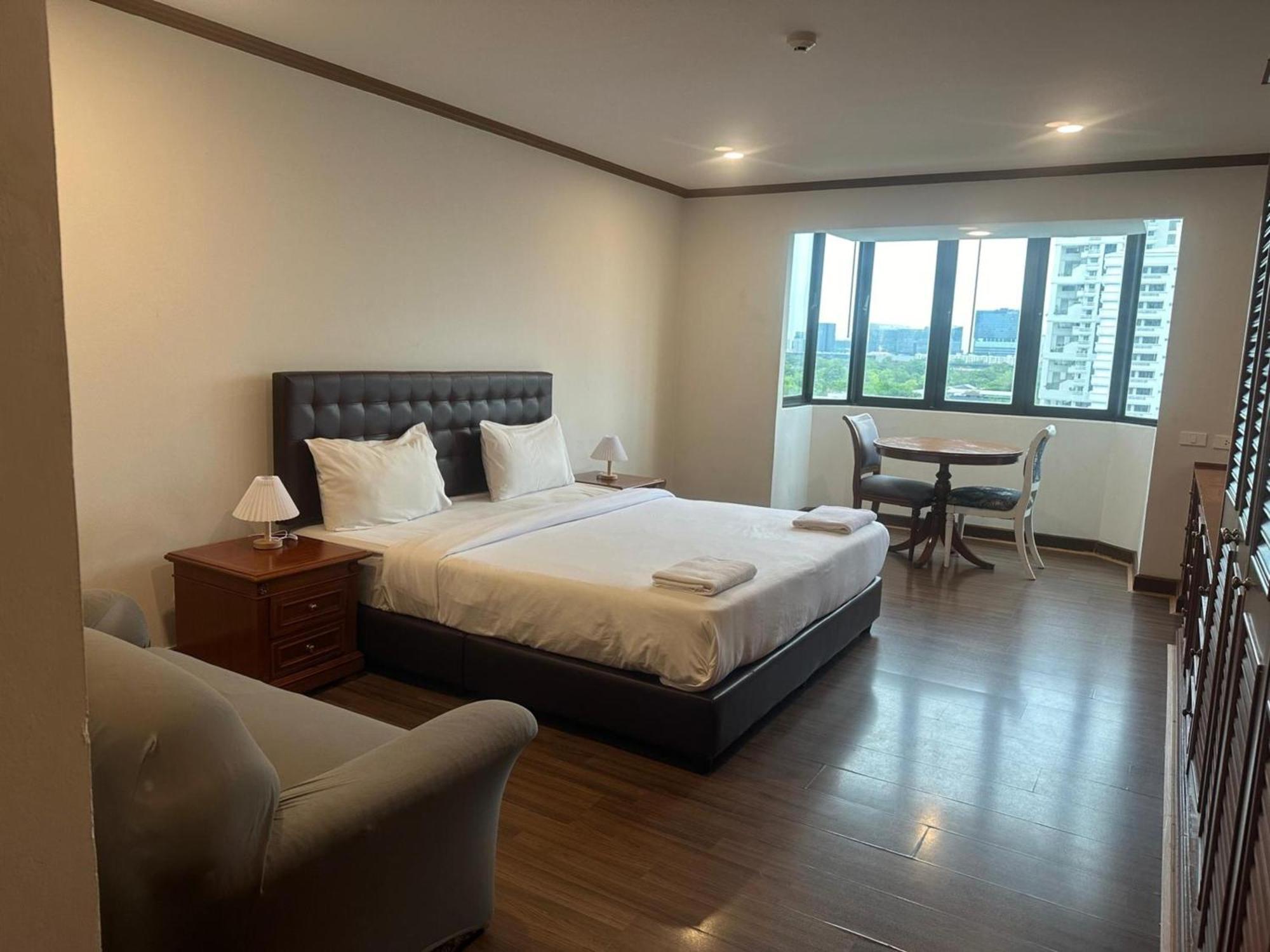 Omni Tower Sukhumvit Soi 4 Direct Lejlighed Bangkok Eksteriør billede
