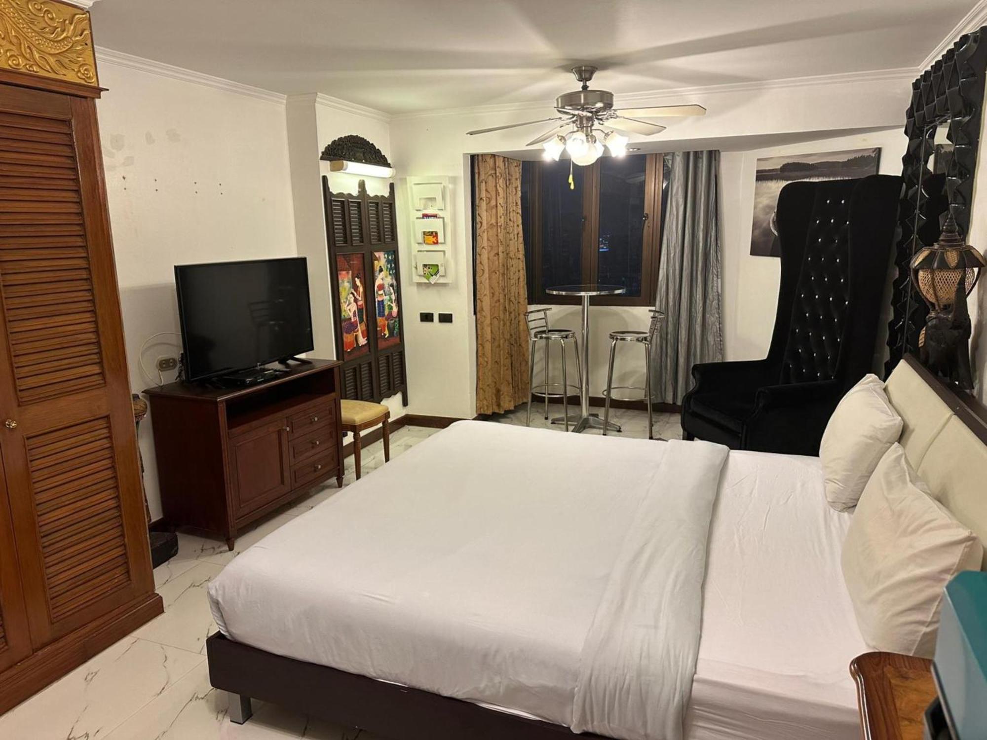 Omni Tower Sukhumvit Soi 4 Direct Lejlighed Bangkok Eksteriør billede