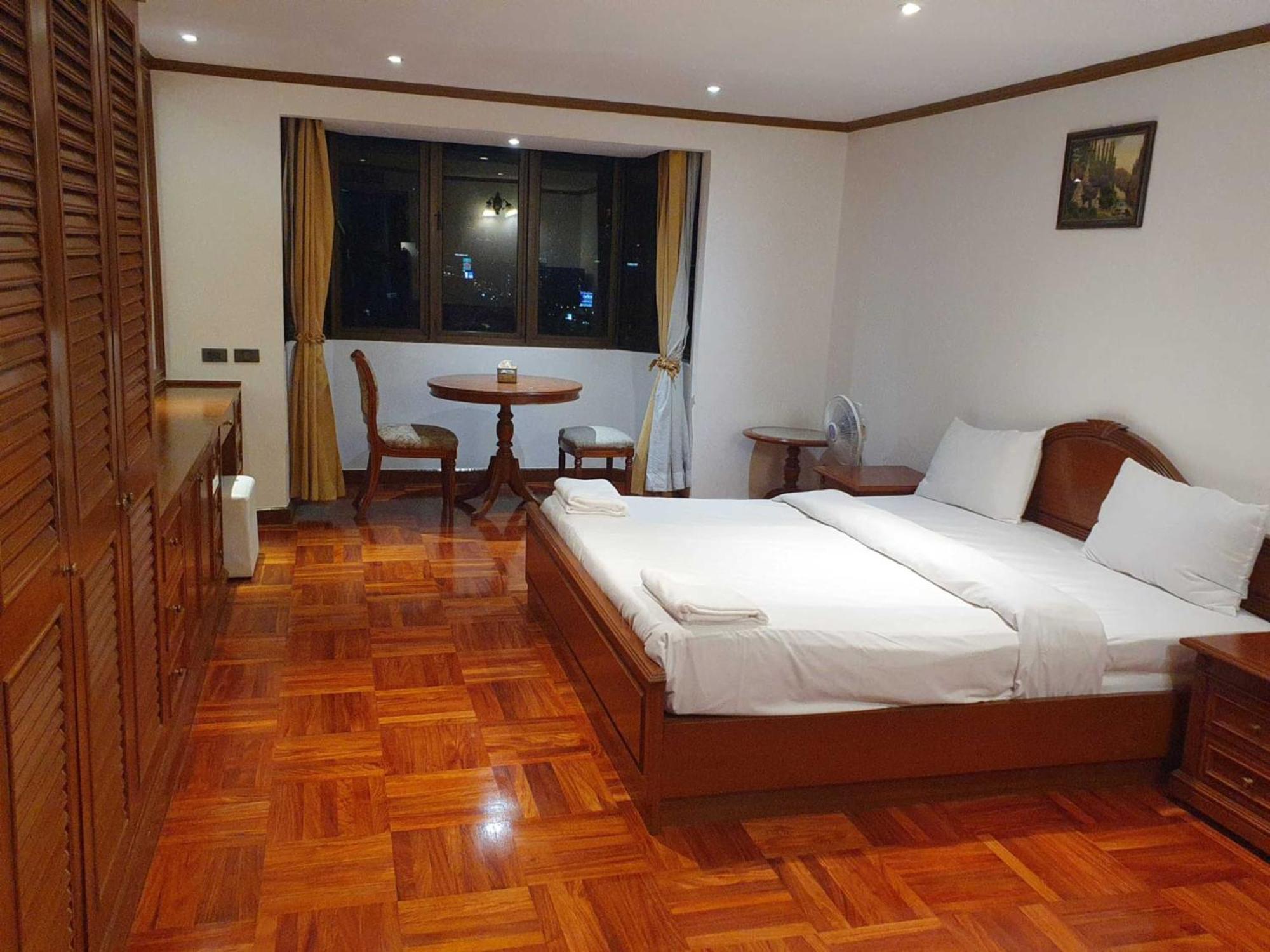 Omni Tower Sukhumvit Soi 4 Direct Lejlighed Bangkok Eksteriør billede